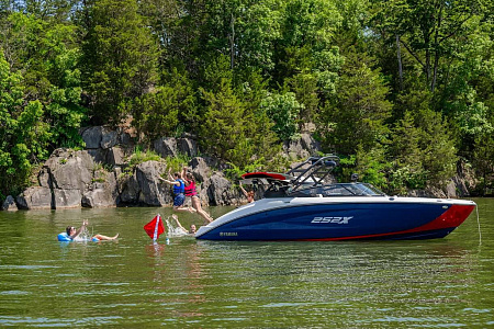 Катер Yamaha 252XE